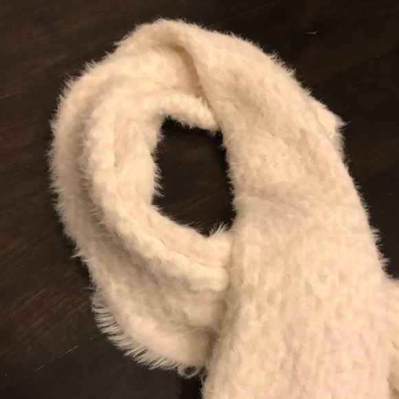 🆕 Banana Republic Scarf - Picture 3 of 5